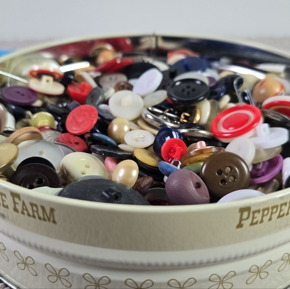 Assorted Colorful Buttons Collection - Picture 3 of 12